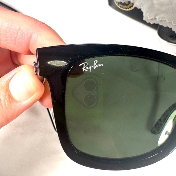 Ray-Ban Wayfarer Special Series Comics Sunglasses with Case - Picture 5 of 7